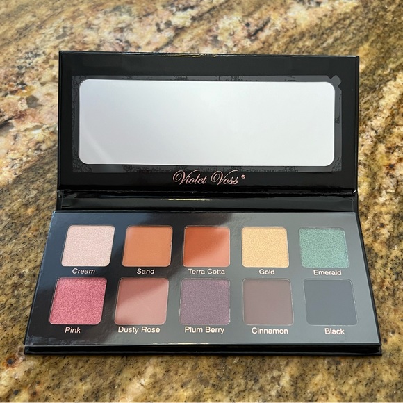 Violet Voss Essentials PRO Series eyeshadow palette - Picture 1 of 2
